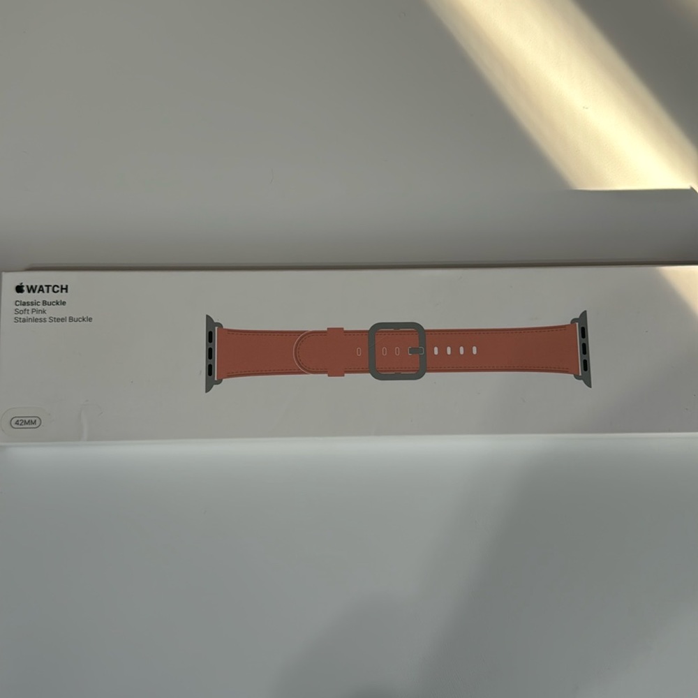 Apple Watch Soft Pink/4th Gen Leather Classic Buckle